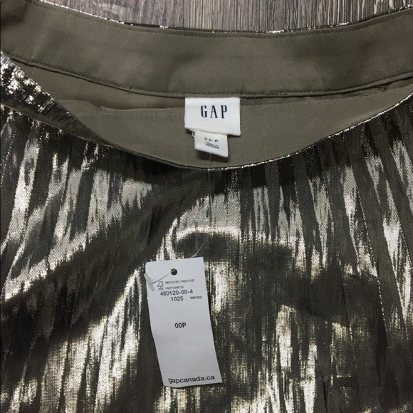 Gap gold pleated skirt, size 00. - Picture 2 of 2